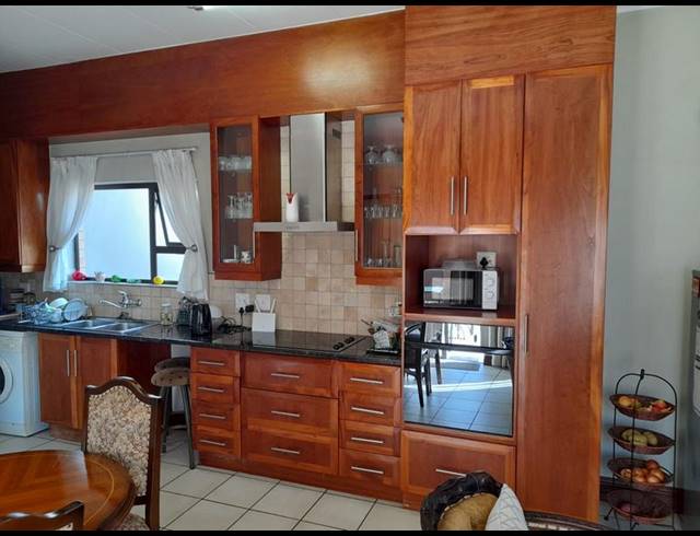 2 BEDROOM TOWNHOUSE FOR SALE IN RETIRE AT MIDSTREAM